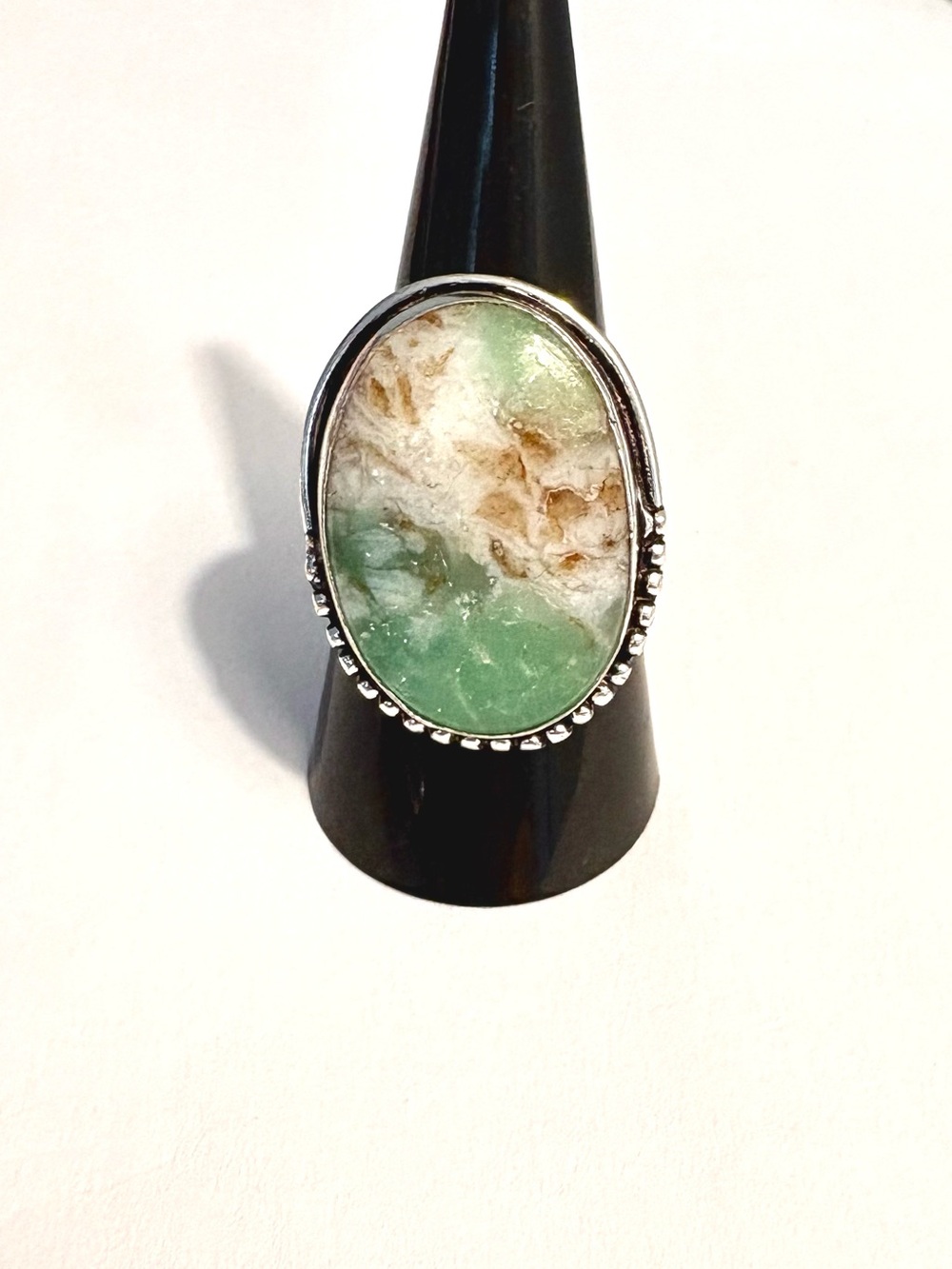 Beautiful, 1 1/4 inch, 925 marked, Chrysoprase gemstone ring, size 9.